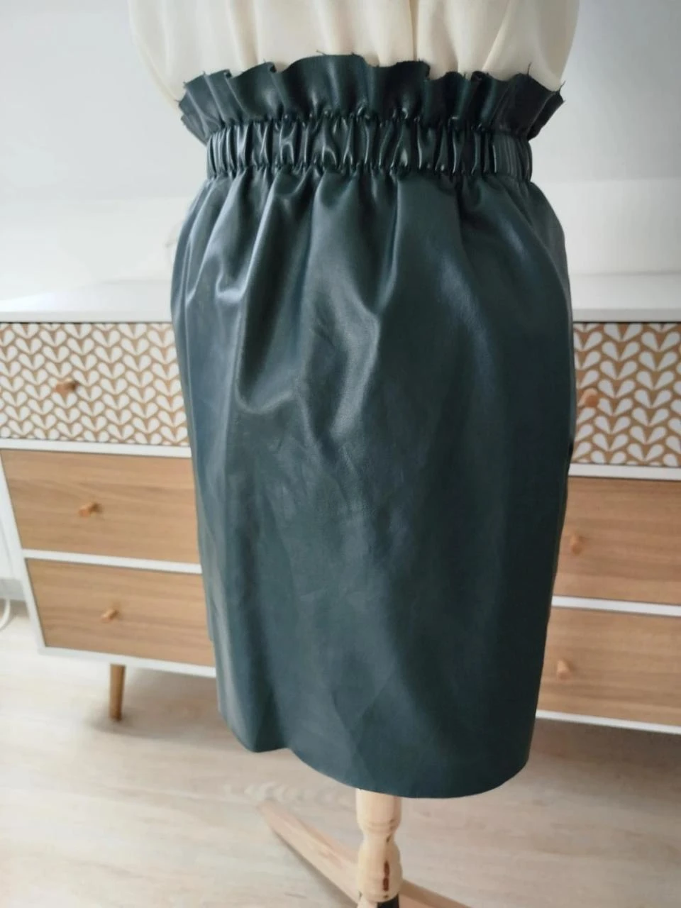 🌳Falda corta efecto cuero verde oscuro Rivoli mujer Talla S / 36 – photo 2
